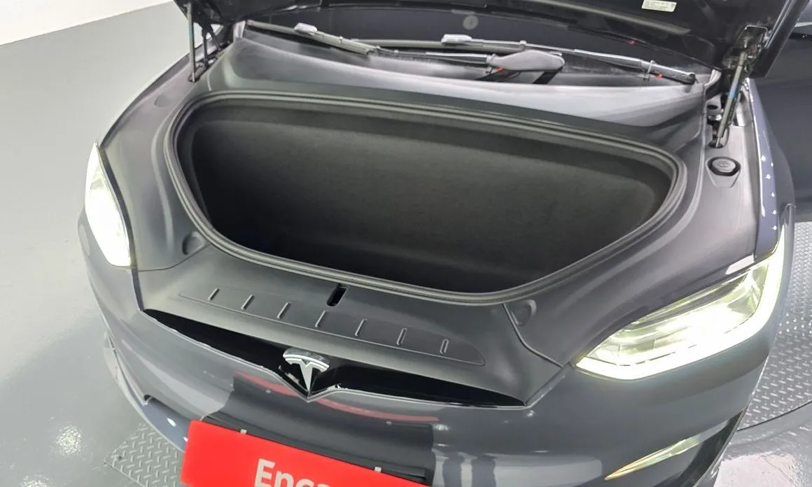 Tesla Model X 2023 из KR, фото 2