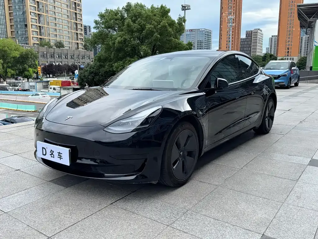 Tesla Model 3 — фото 1
