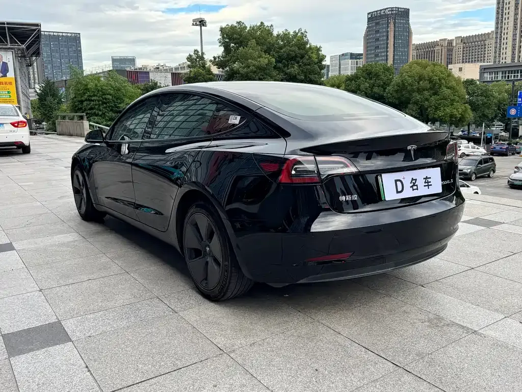 Tesla Model 3 — фото 10