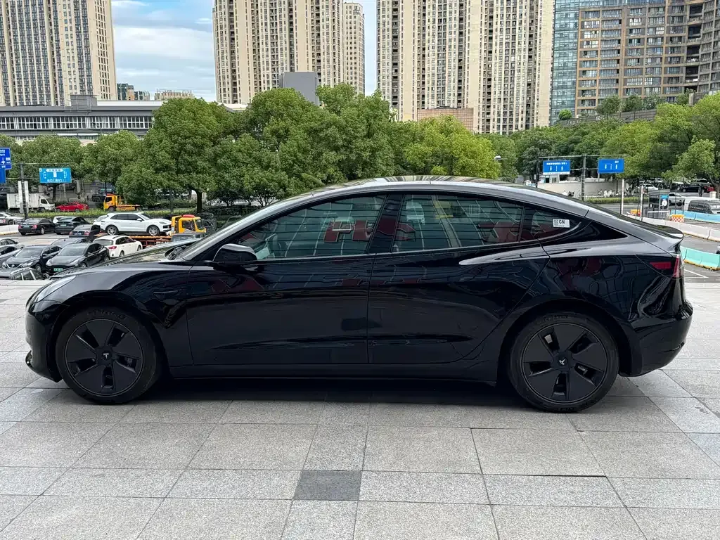 Tesla Model 3 — фото 6