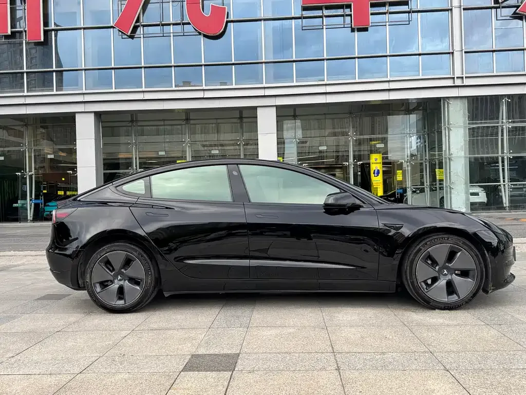 Tesla Model 3 — фото 7
