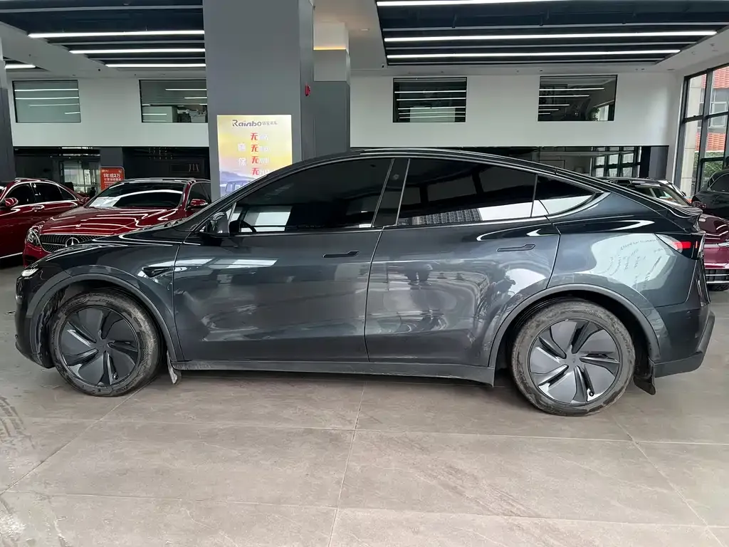 Tesla Model Y — фото 5