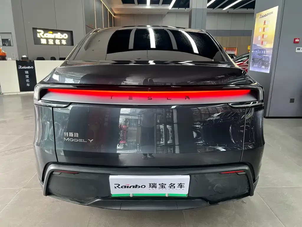 Tesla Model Y — фото 4