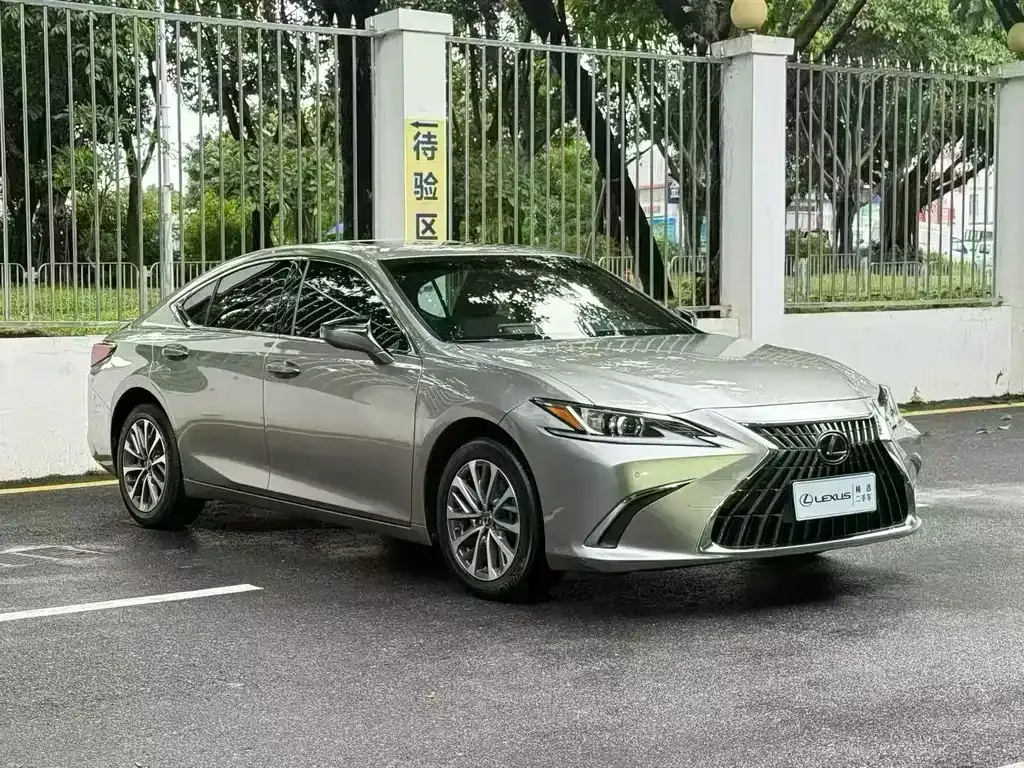 Lexus ES — фото 9