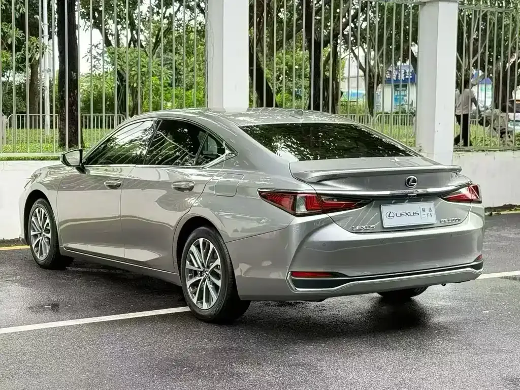 Lexus ES — фото 8