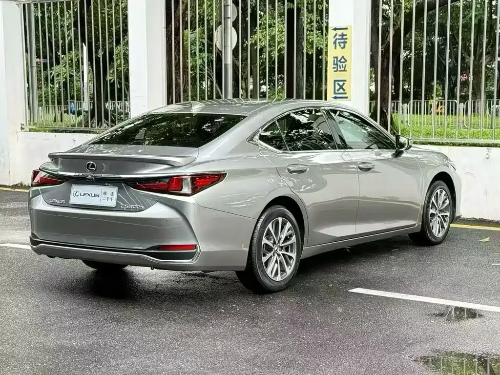 Lexus ES — фото 7