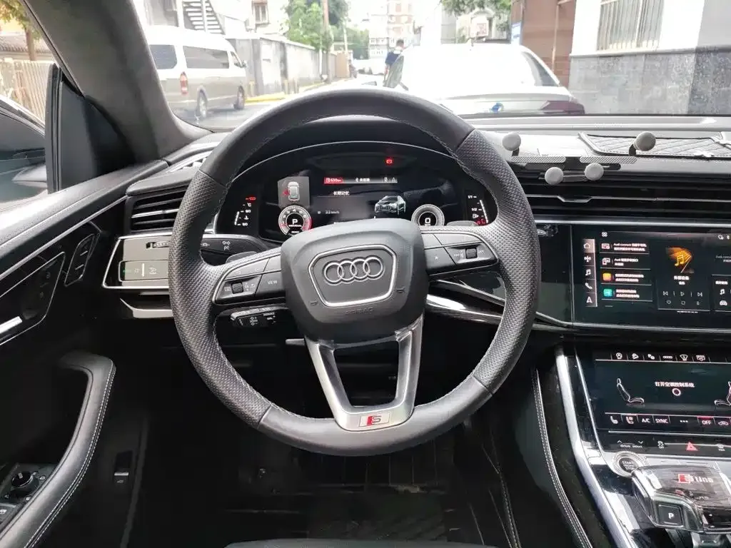 Audi Q8 — фото 4