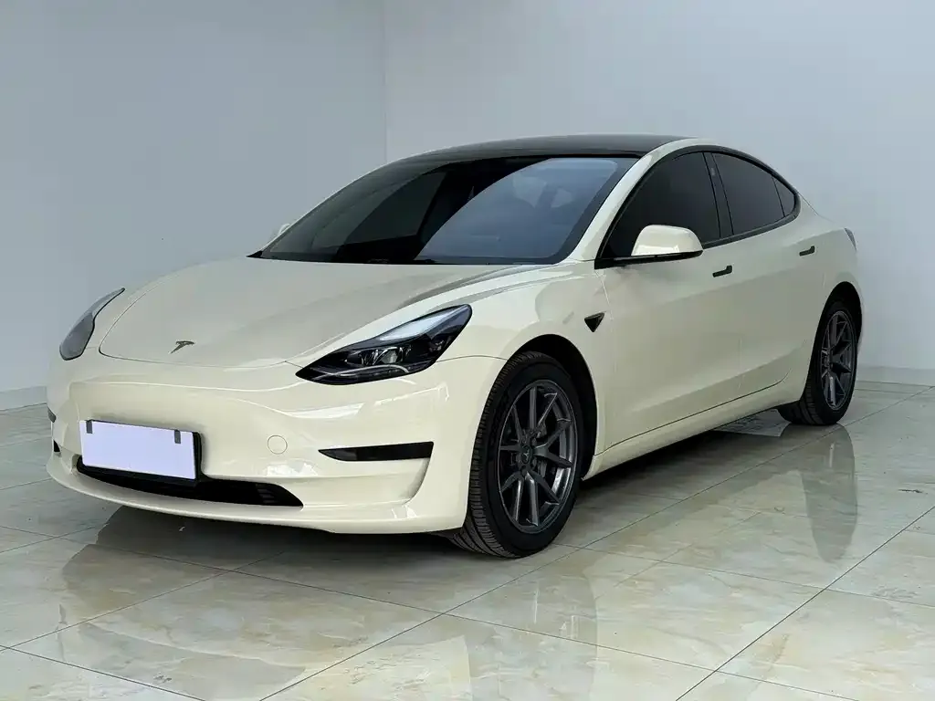 Tesla Model 3 — фото 1