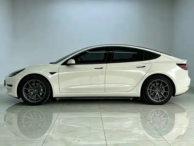 Tesla Model 3 — фото 4
