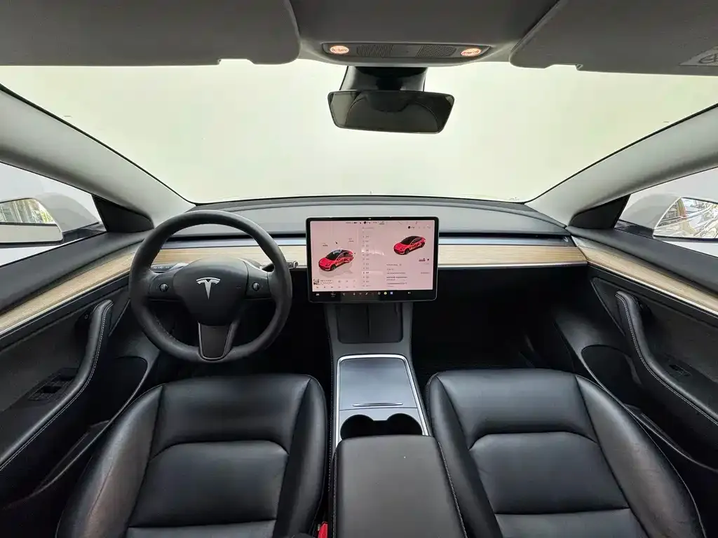 Tesla Model 3 — фото 8