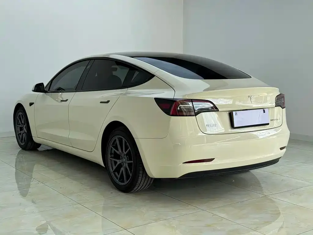 Tesla Model 3 — фото 9