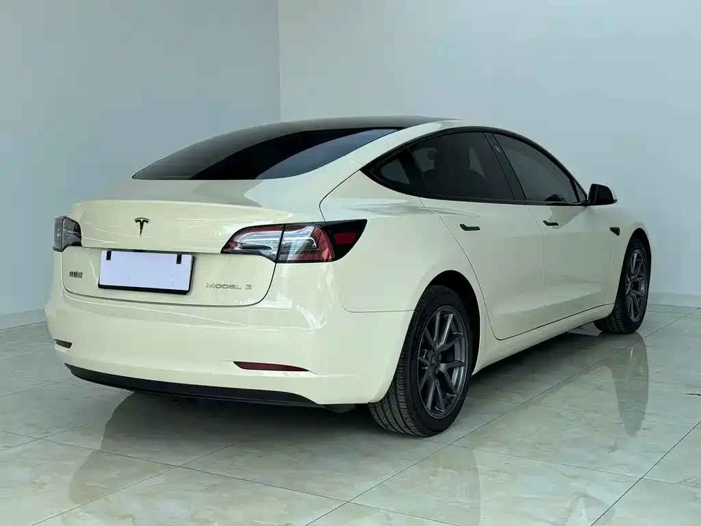 Tesla Model 3 — фото 10
