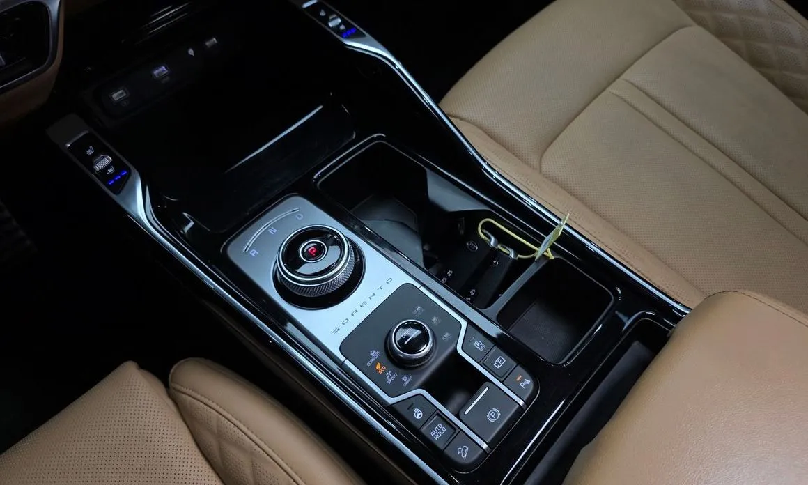 Kia Sorento — фото 8