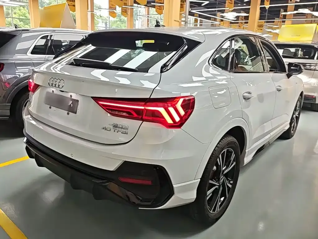 Audi Q3 Sportback — фото 10