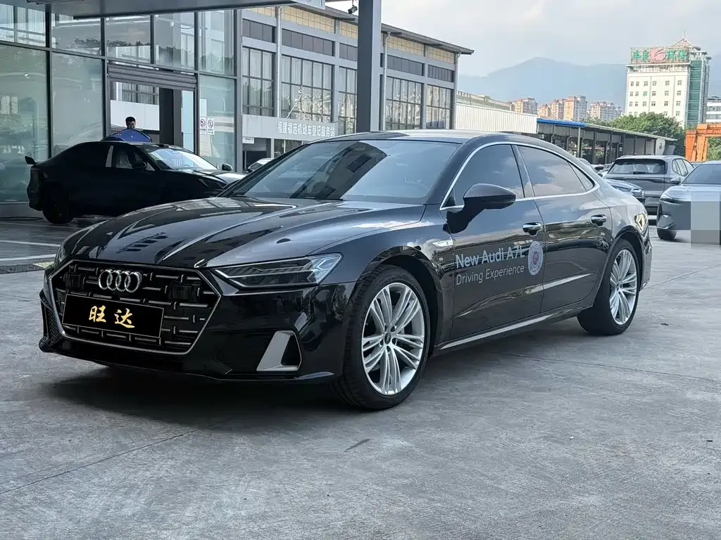 Audi A7L — фото 1