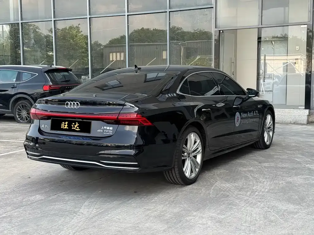 Audi A7L — фото 9