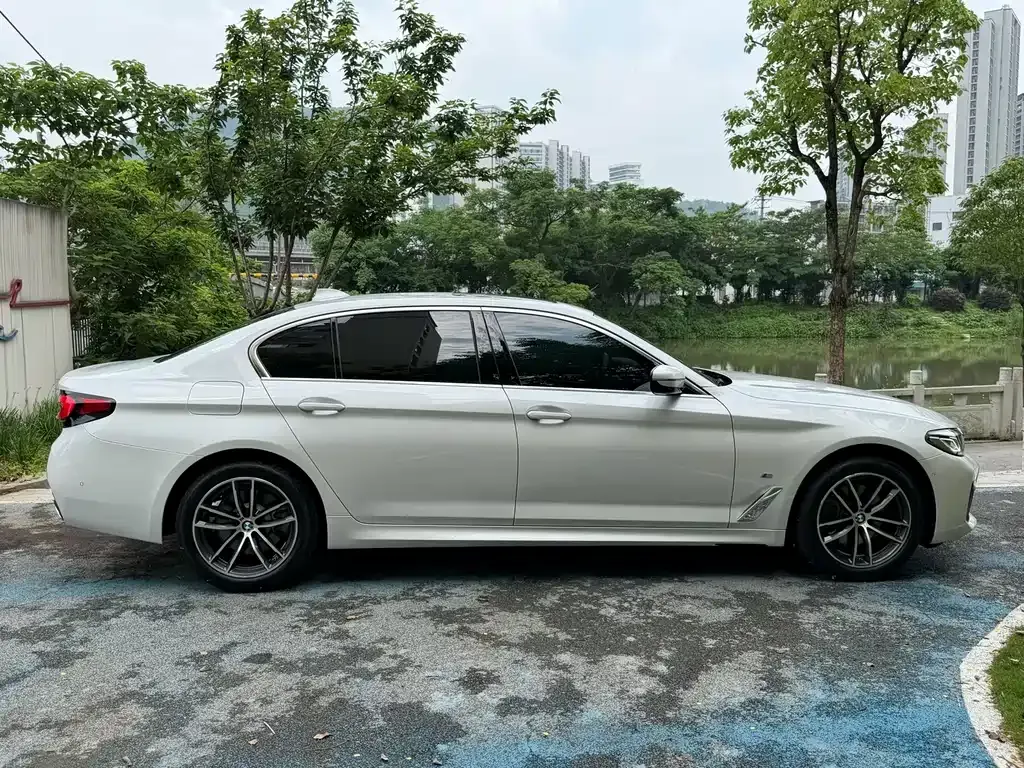 BMW 5 Series — фото 4