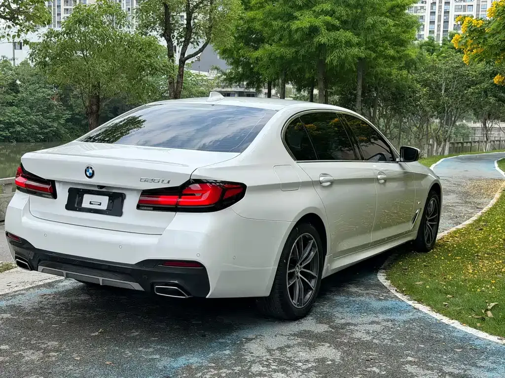 BMW 5 Series — фото 2