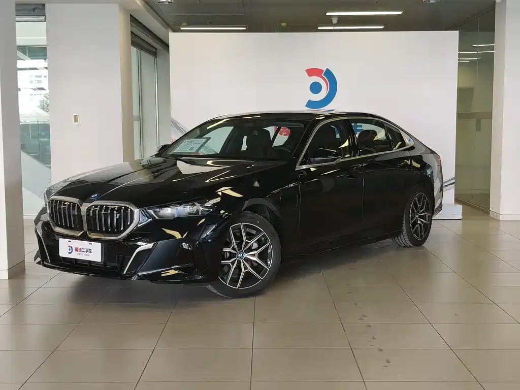 BMW i5 — фото 1