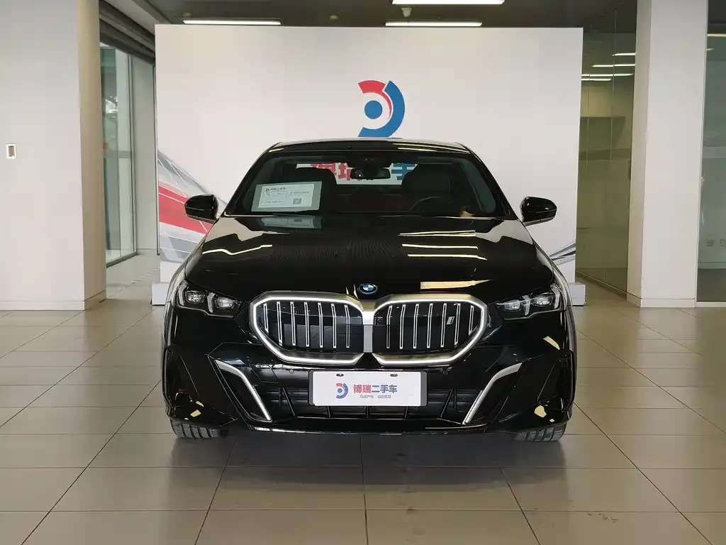BMW i5 — фото 2