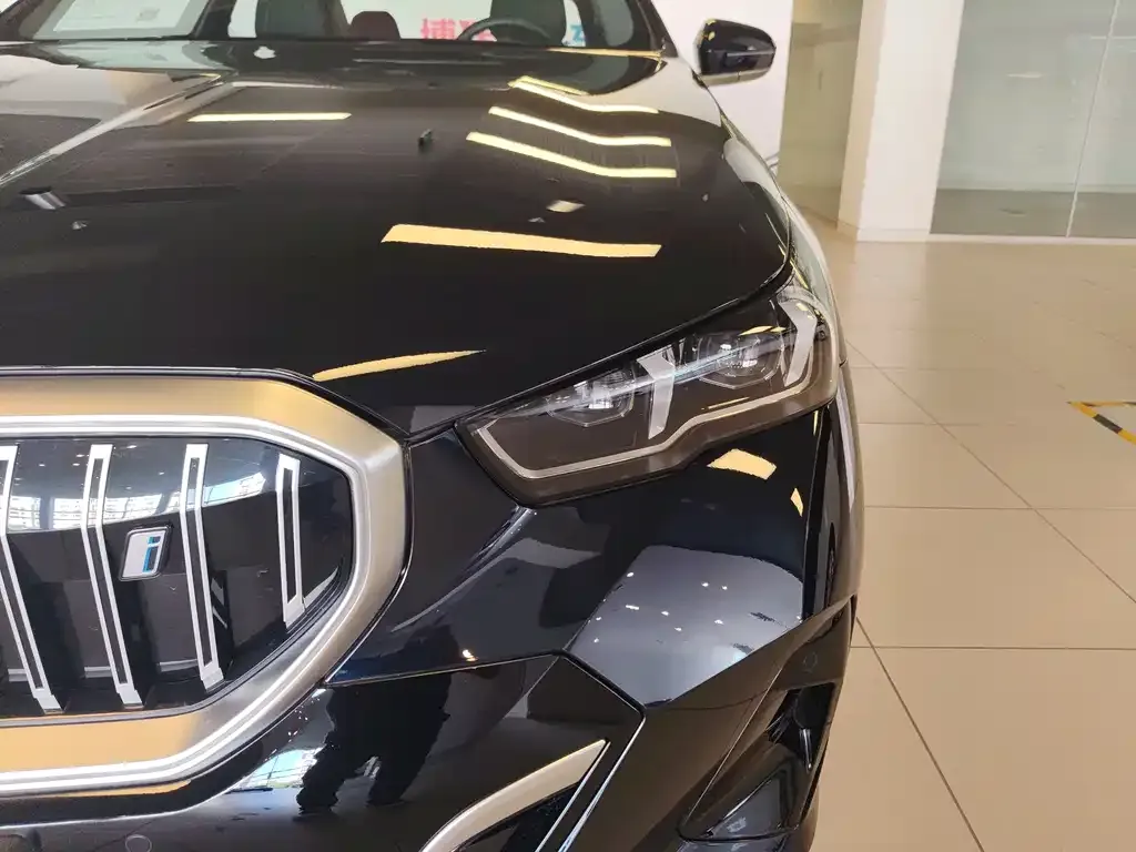 BMW i5 — фото 10
