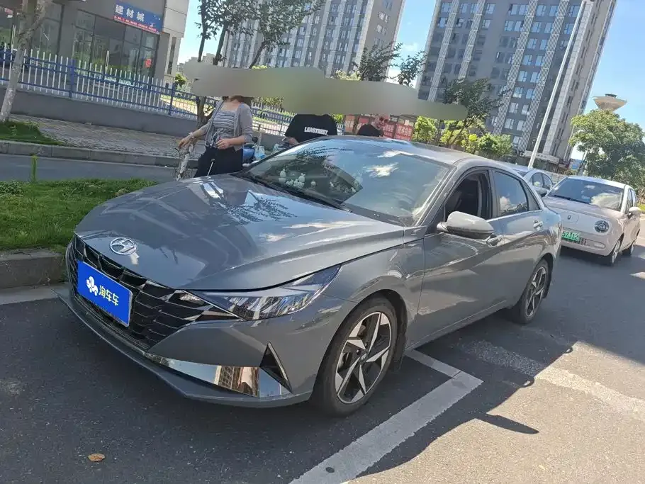 Hyundai Elantra — фото 1