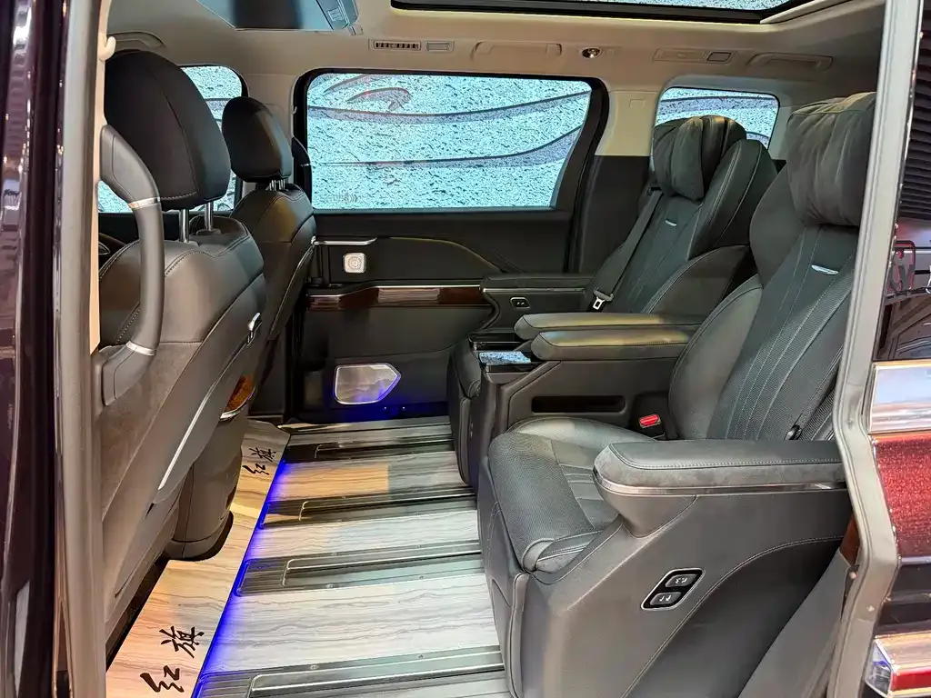 Hongqi HQ9 PHEV 2024 из CN, фото 2