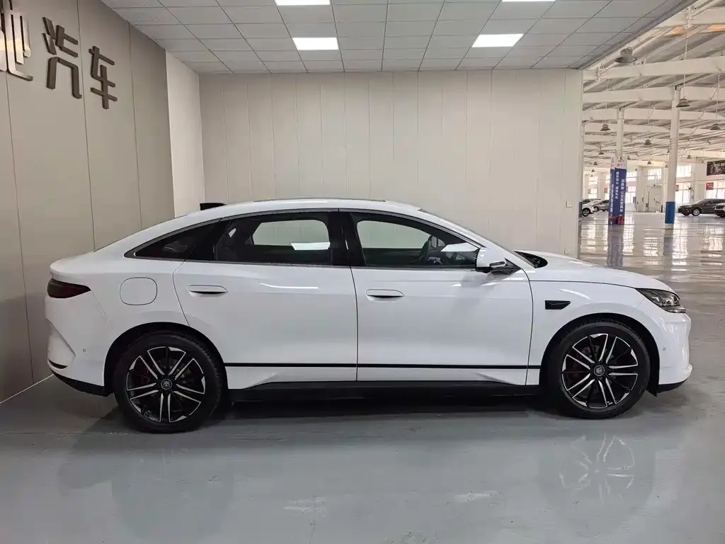 BYD Qin L — фото 10