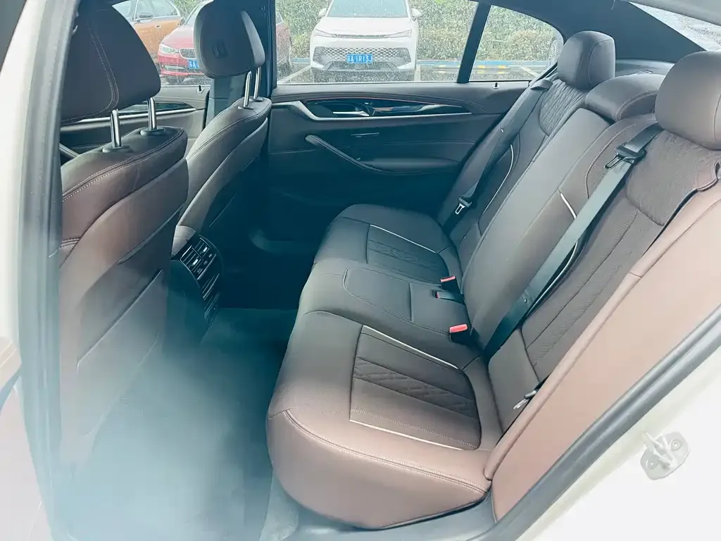 BMW 5 Series — фото 2