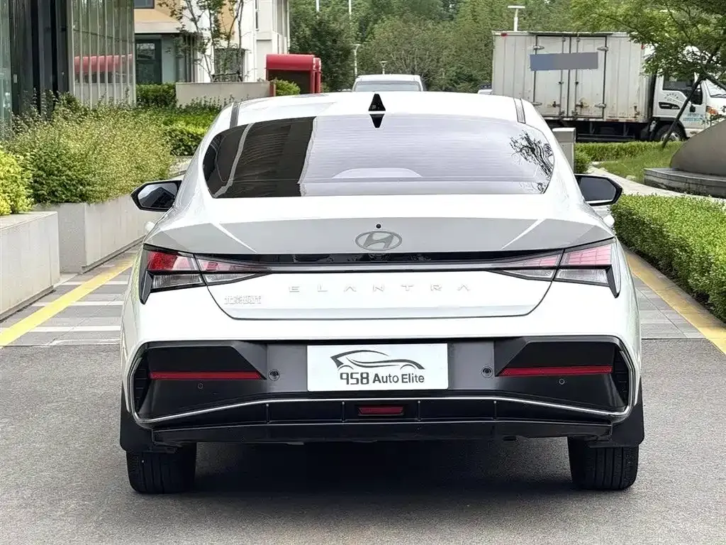 Hyundai Elantra — фото 9