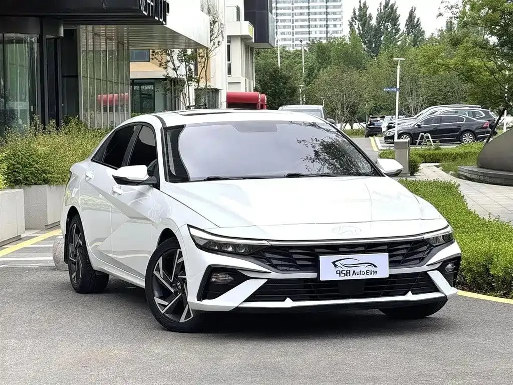 Hyundai Elantra — фото 5