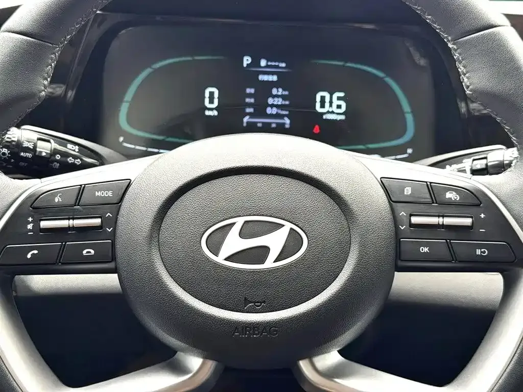 Hyundai Elantra — фото 10
