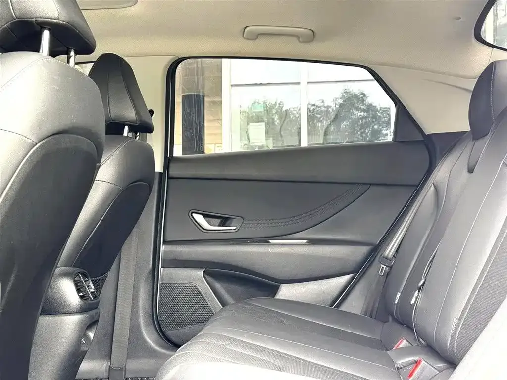 Hyundai Elantra — фото 4