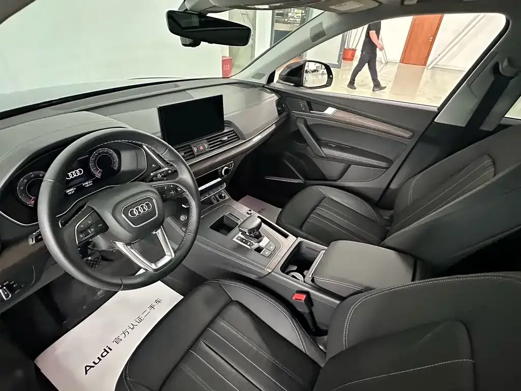 Audi Q5L — фото 10