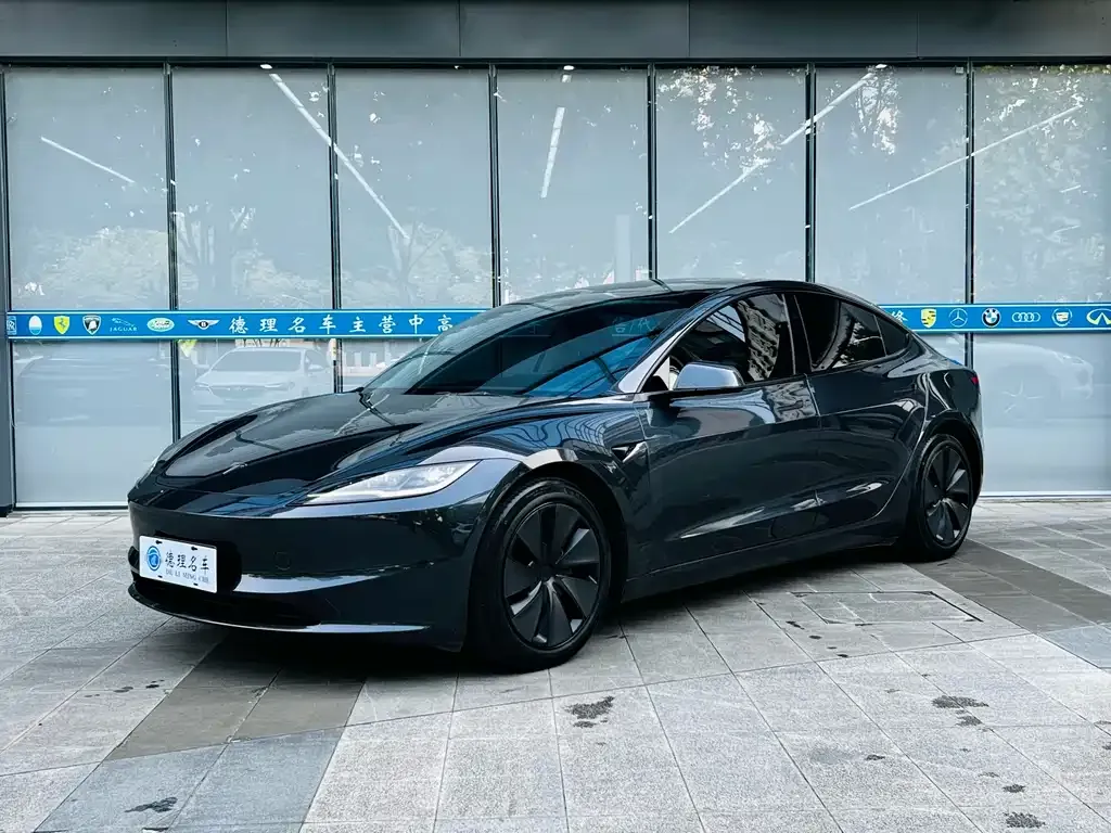 Tesla Model 3 — фото 1