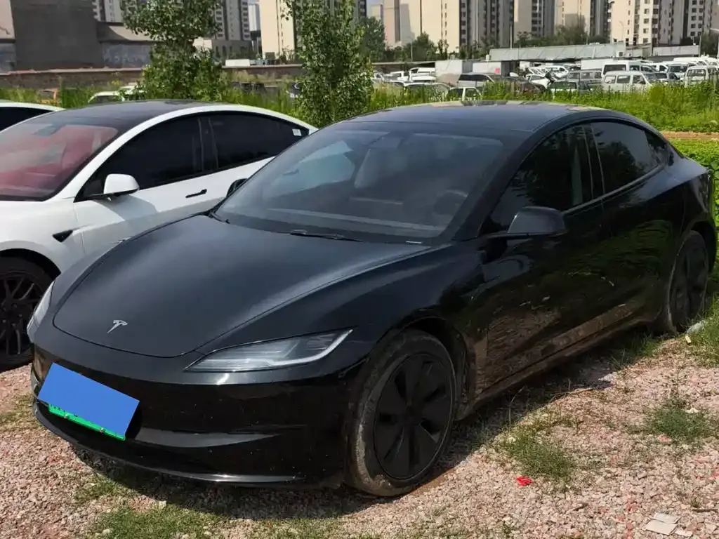 Tesla Model 3 — фото 1