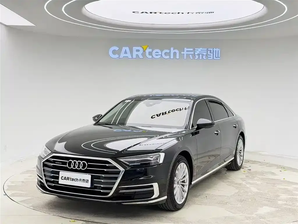 Audi A8 — фото 1