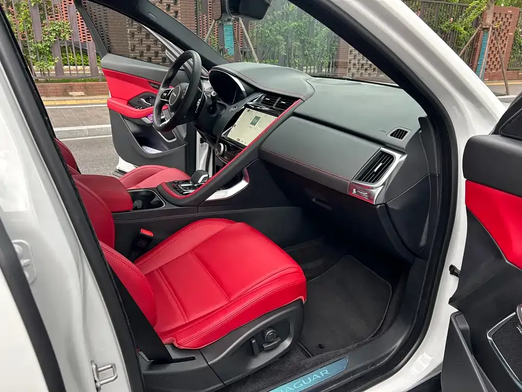 Jaguar E-PACE 2025 из CN, фото 7
