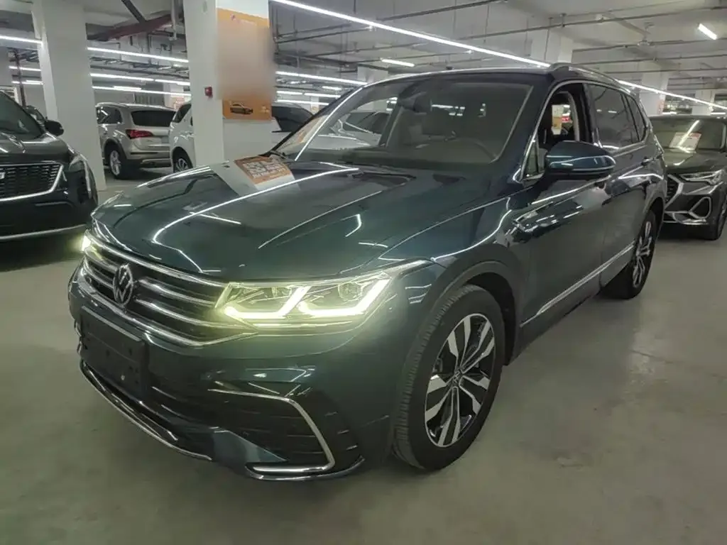 Volkswagen Tiguan L — фото 1
