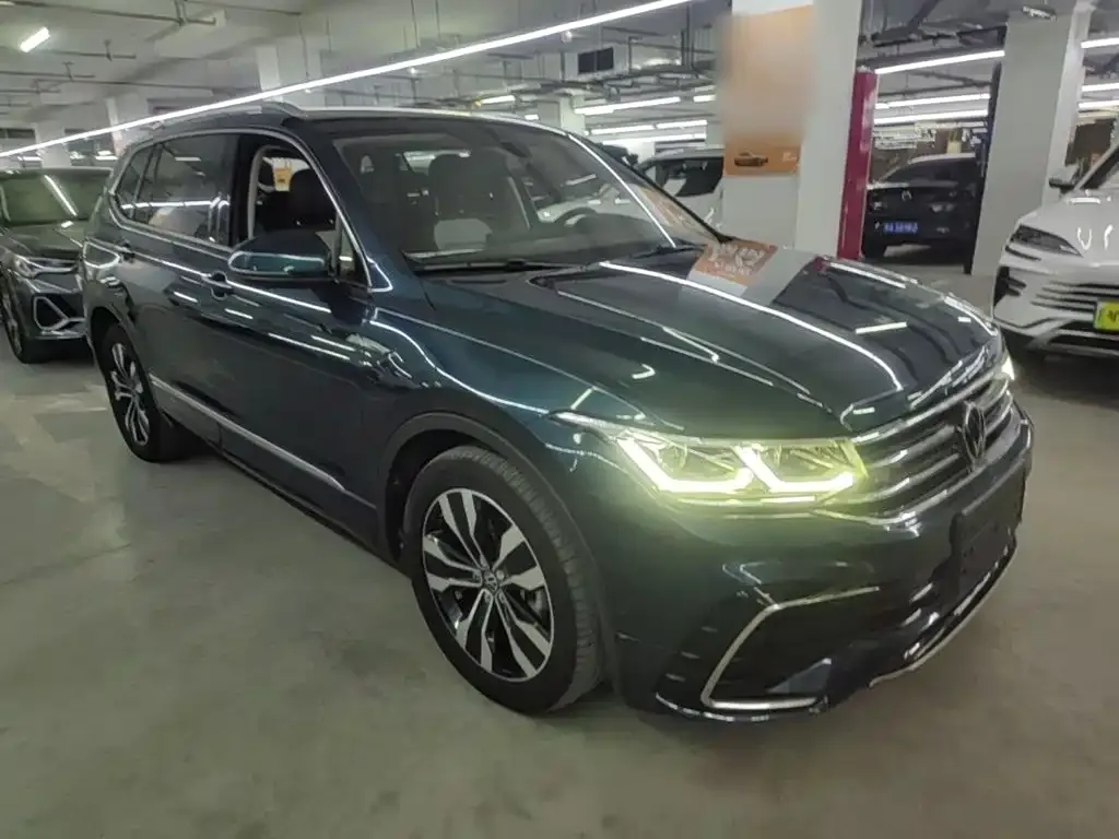 Volkswagen Tiguan L — фото 8