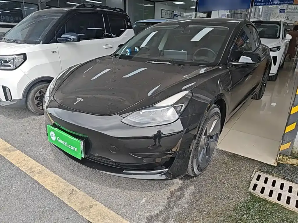 Tesla Model 3 — фото 1