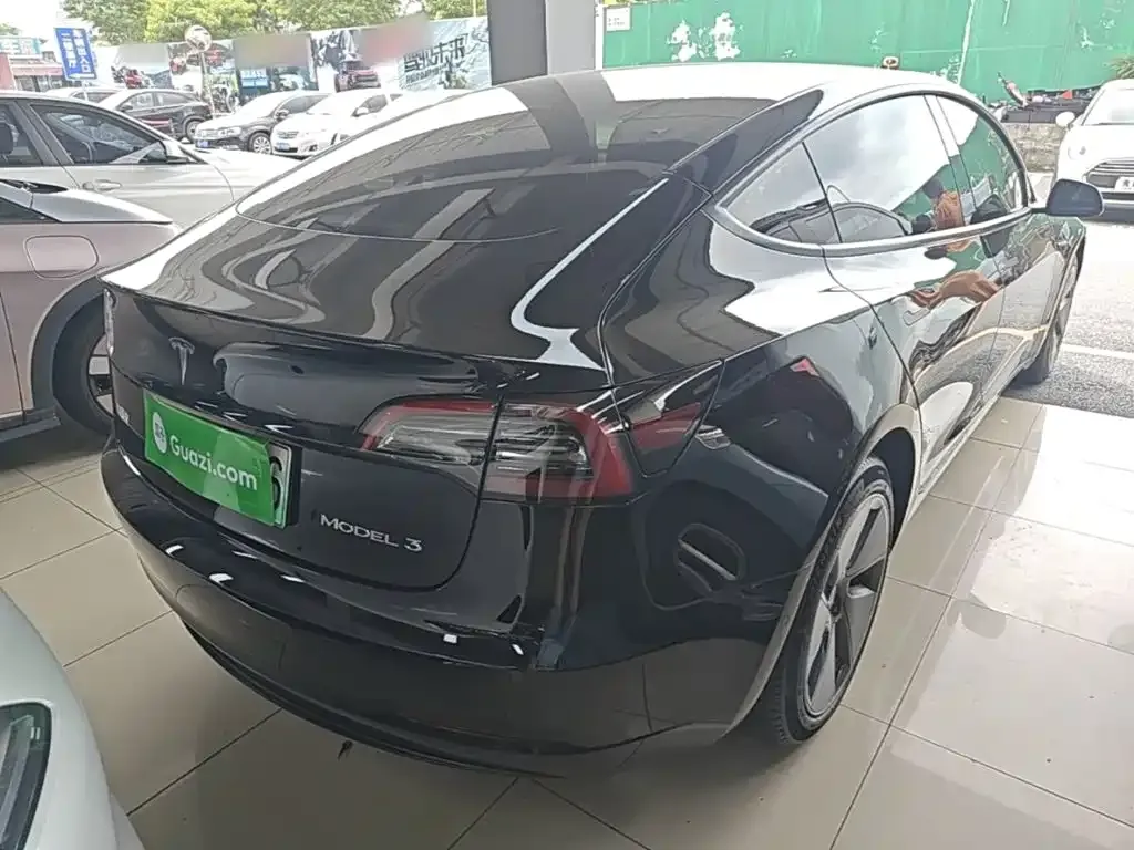 Tesla Model 3 — фото 7