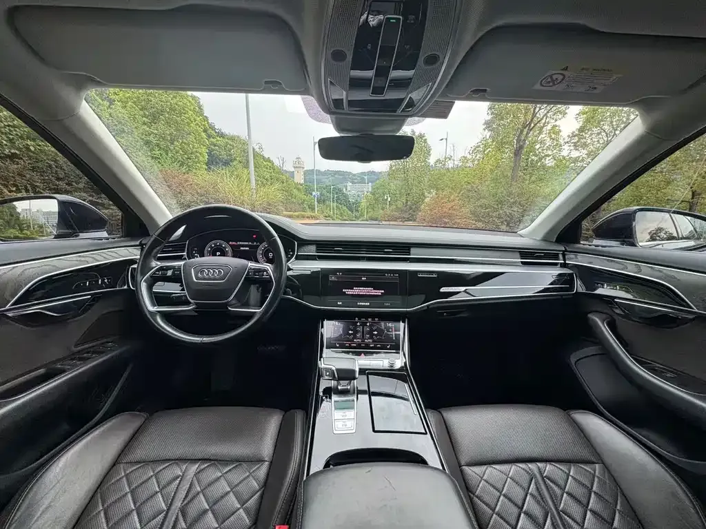 Audi A8 — фото 2