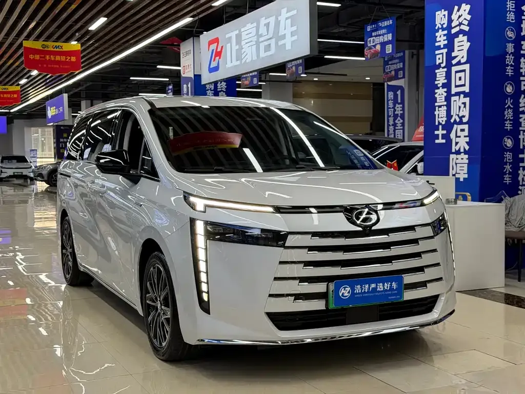 GAC Motor 传祺E8 PHEV — фото 3