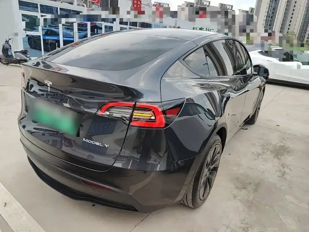 Tesla Model Y — фото 4