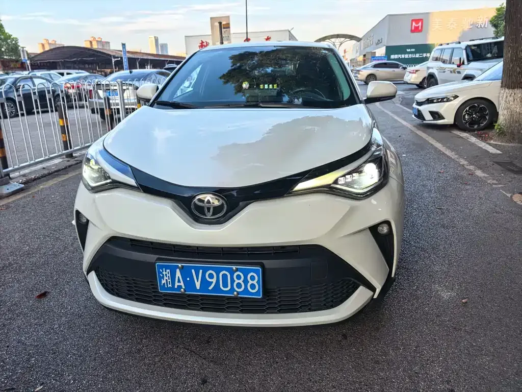 Toyota C-HR — фото 10