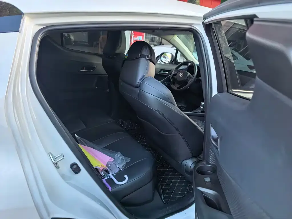 Toyota C-HR — фото 4