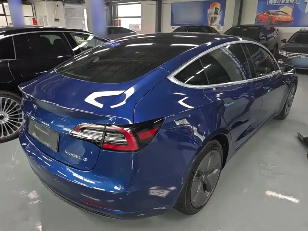 Tesla Model 3 — фото 4
