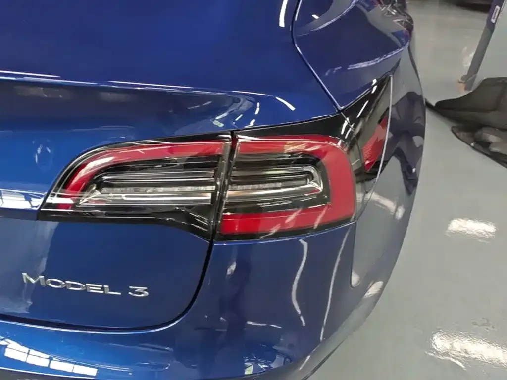 Tesla Model 3 — фото 10