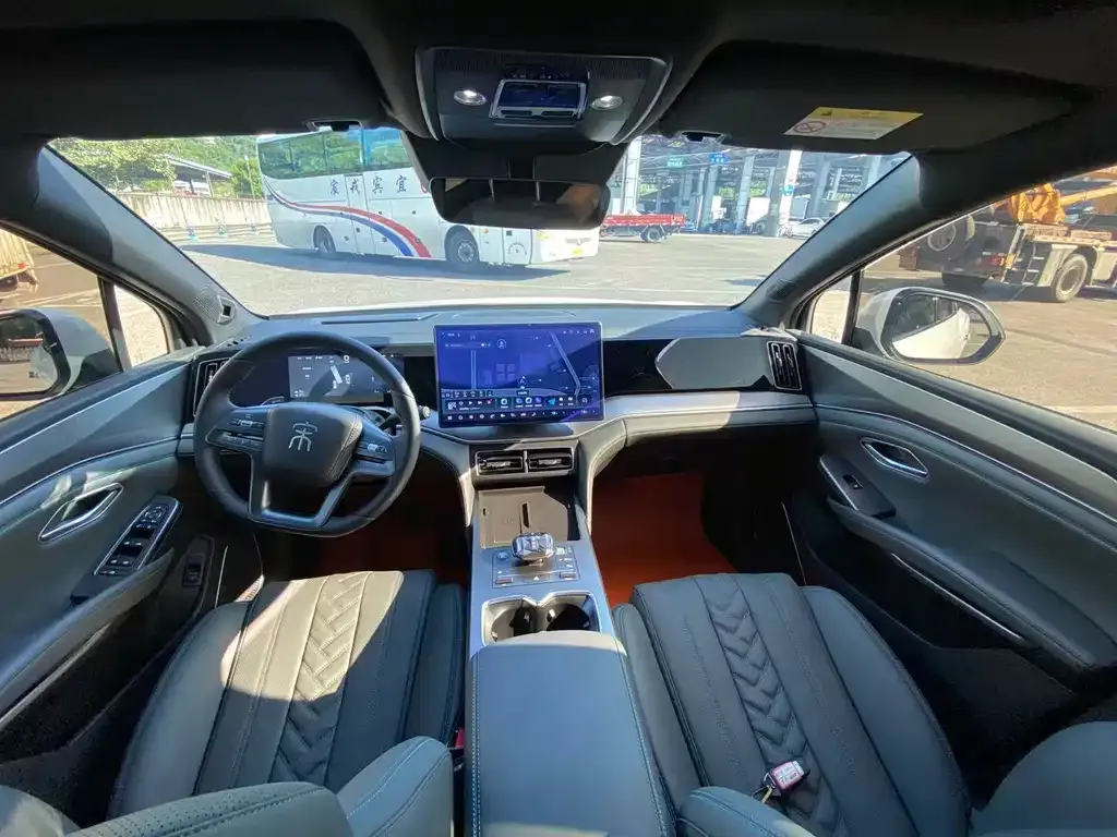 BYD L DM-i — фото 3